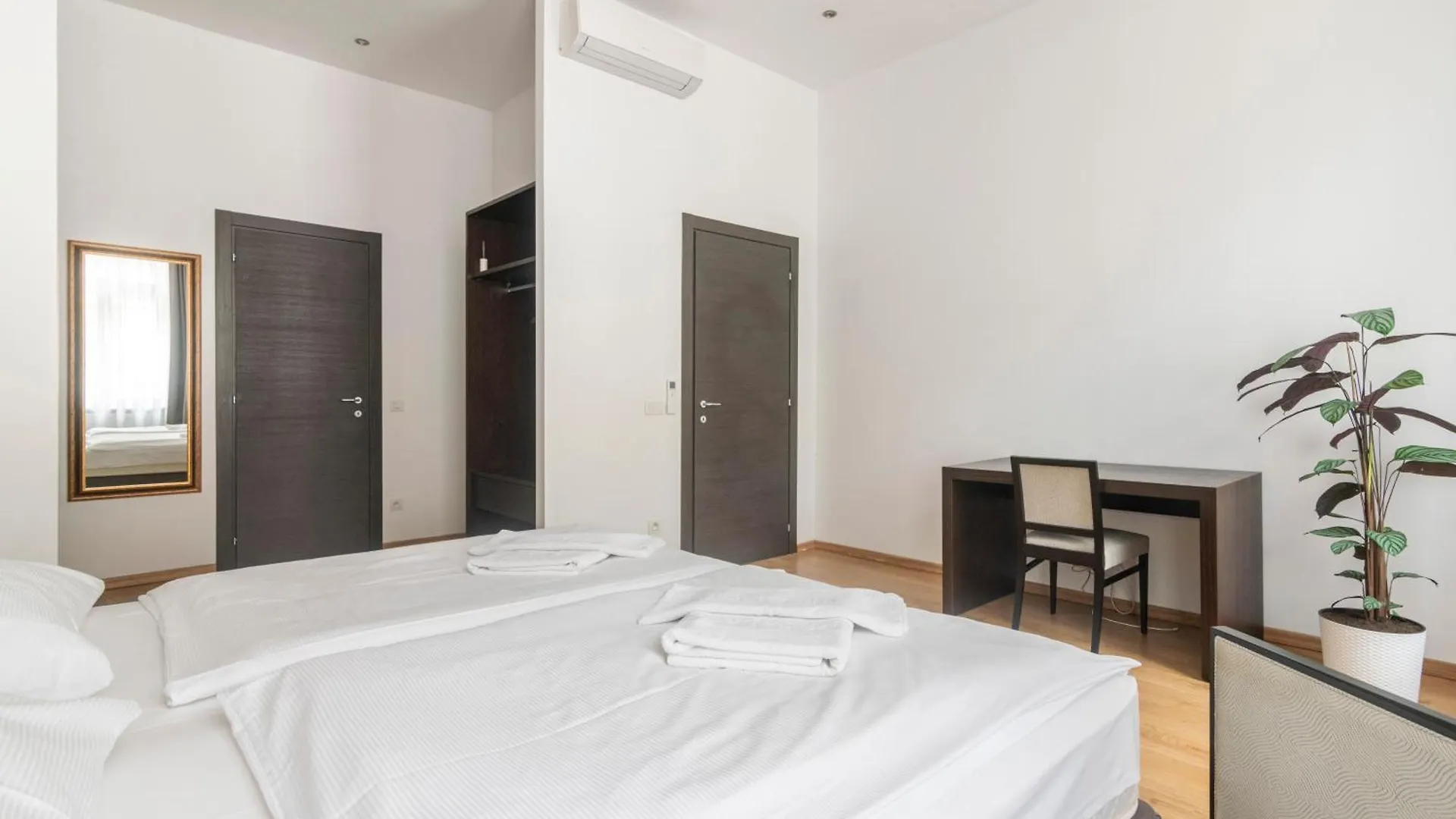 Riverside Palace Apartments Πράγα 0*,