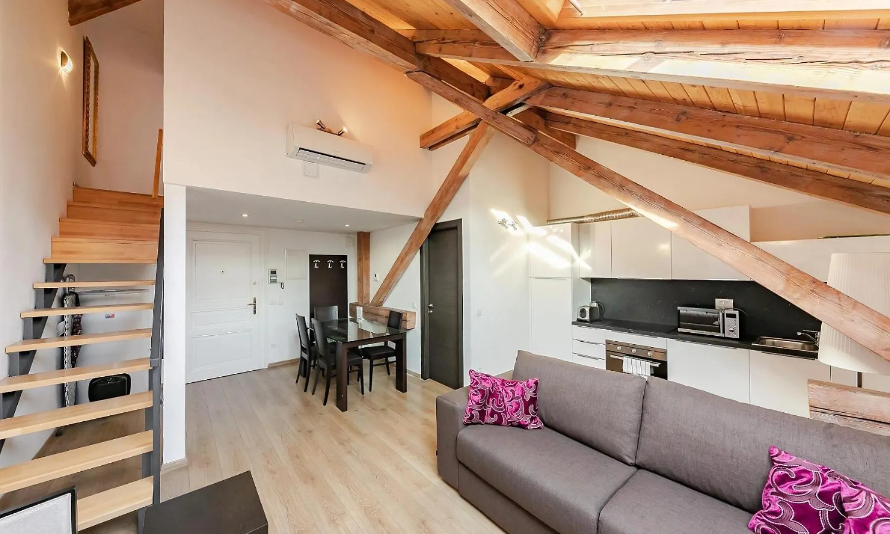 Riverside Palace Apartments Πράγα 0*,